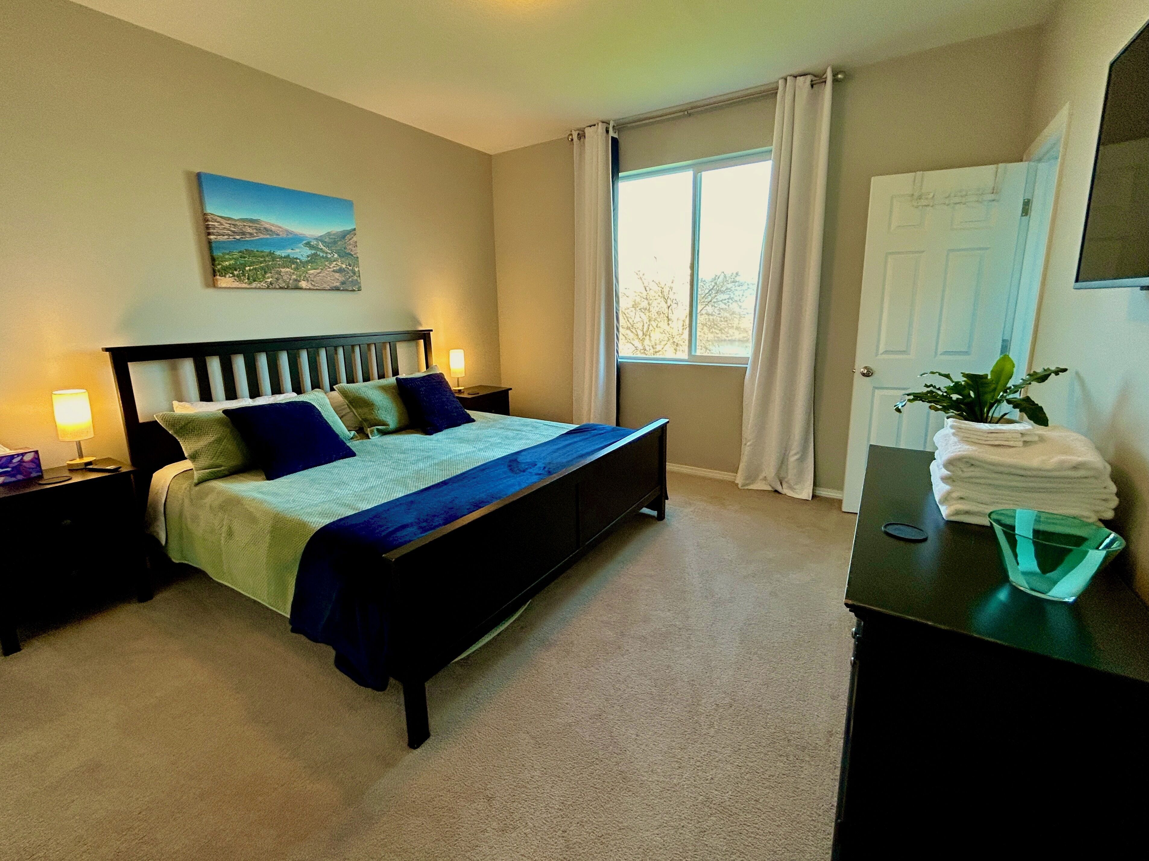 3 bedrooms, iron/ironing board, WiFi (free), bed sheets