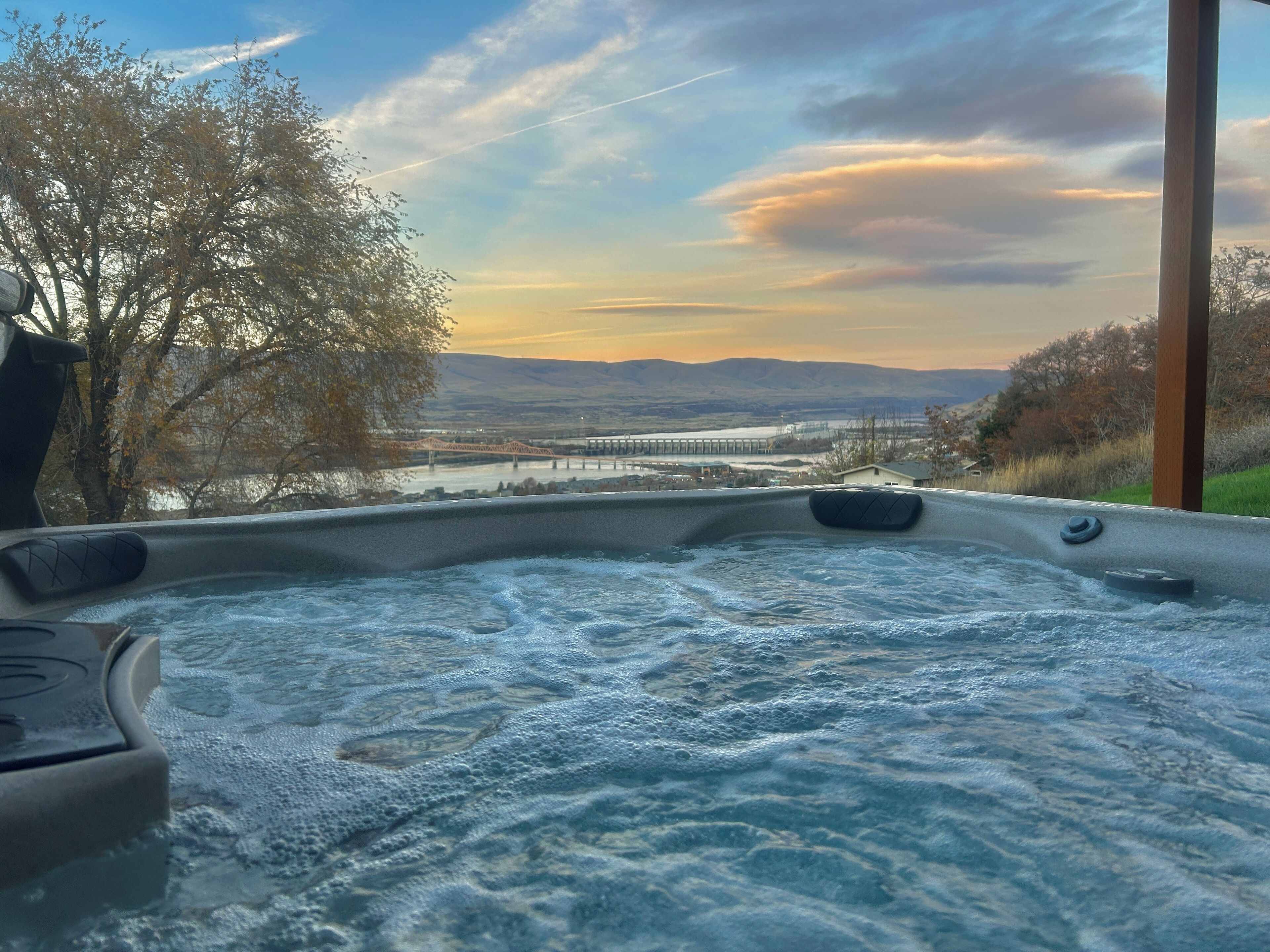 Banyera d'hidromassatge a l'aire lliure