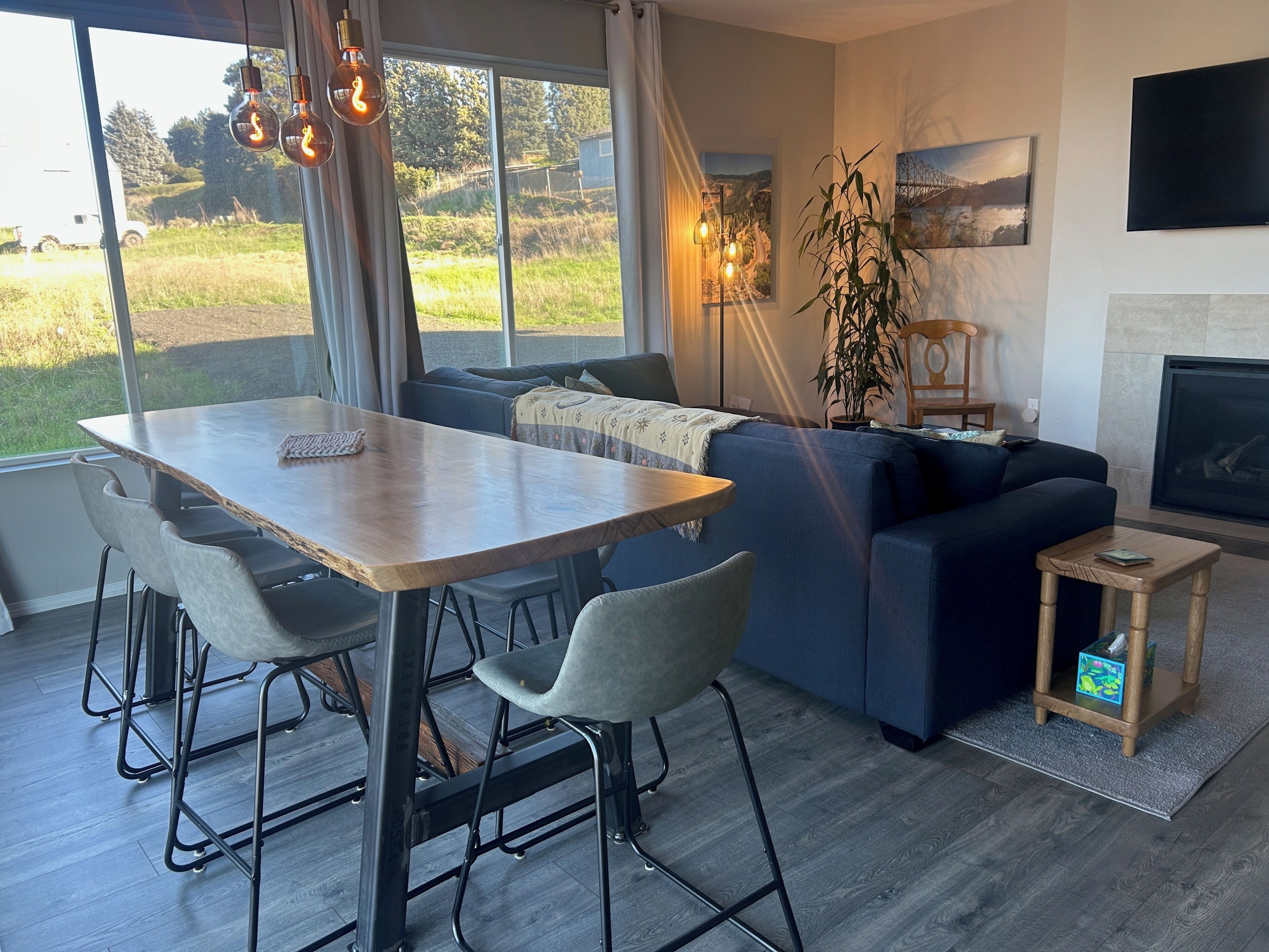 Smart TV, fireplace, foosball, table tennis