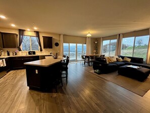 Televisión y chimenea 