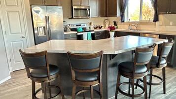 Micro-ondes, four, plaque de cuisson, lave-vaisselle