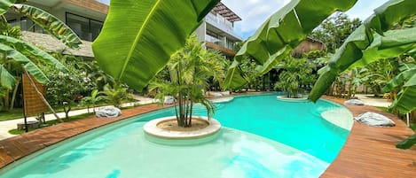 室外游泳池,提供日光浴躺椅