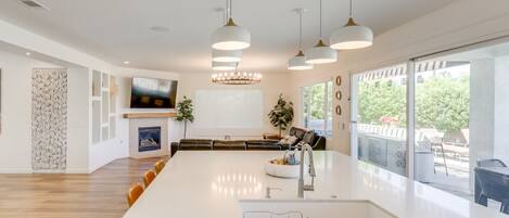 Microondas, horno, placa de cocina, lavavajillas