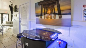 Games room - Key Largo Bayfront/Oceanfront: Pool, Sunroom & Stunning Views! (Key Largo)