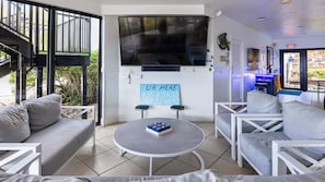 TV - Key Largo Bayfront/Oceanfront: Pool, Sunroom & Stunning Views! (Key Largo)