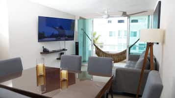 Leilighet – deluxe, balkong | Oppholdsområde