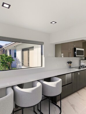 Fridge, microwave, oven, stovetop - Tropical Heaven Punta Gorda (Punta Gorda)