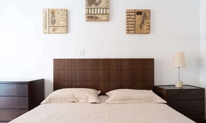 4 habitaciones, tabla de planchar con plancha, wifi y ropa de cama 