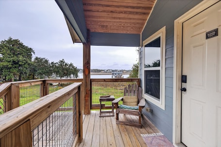 Bayou Cottage | Property grounds