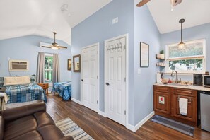 Cabaña Confort, en el área del patio | Muebles diferentes, wifi gratis y ropa de cama 