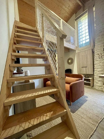 Smart TV, books, music library. Le Nid Charentais
