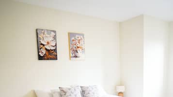 Iron/ironing board, internet, bed sheets