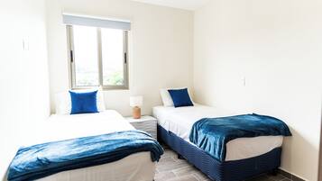 2 bedrooms, iron/ironing board, internet, bed sheets