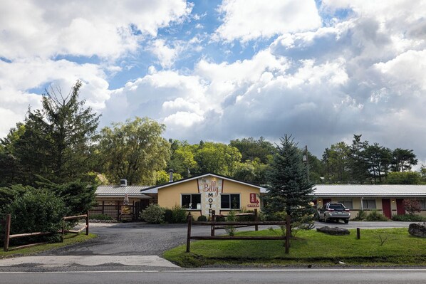 المنشأة من الخارج