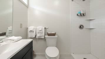 淋浴设施、毛巾、肥皂、洗发水