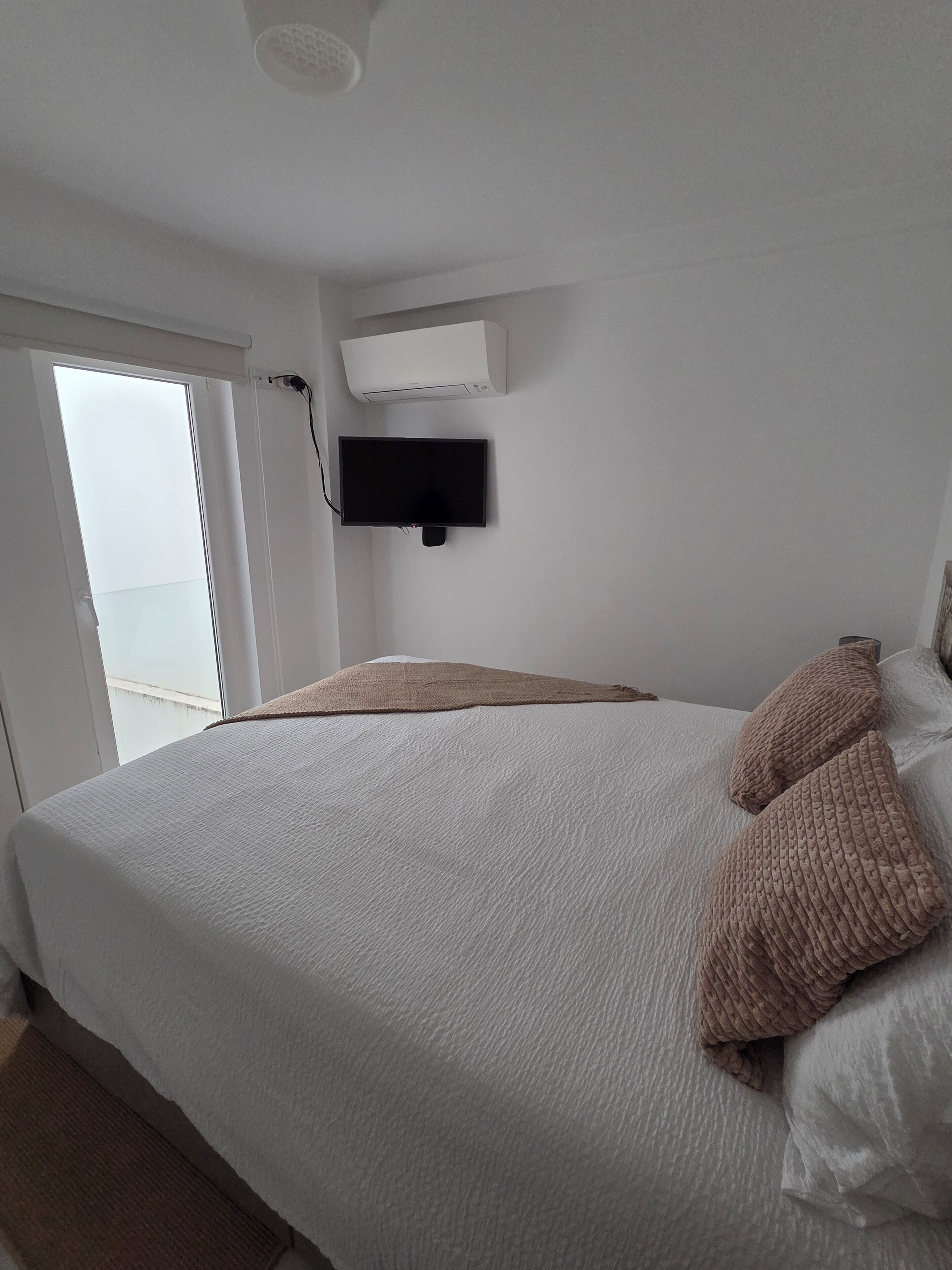 Strygejern/strygebræt, Wi-Fi, sengetøj