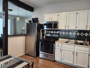 Microwave, oven, stovetop - Family-friendly urban retreat near all the best of Minneapolis! (Minneapolis)