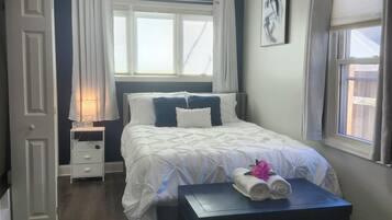 1 quarto, escrivaninha, ferros/tábuas de passar roupa, Wi-Fi de cortesia