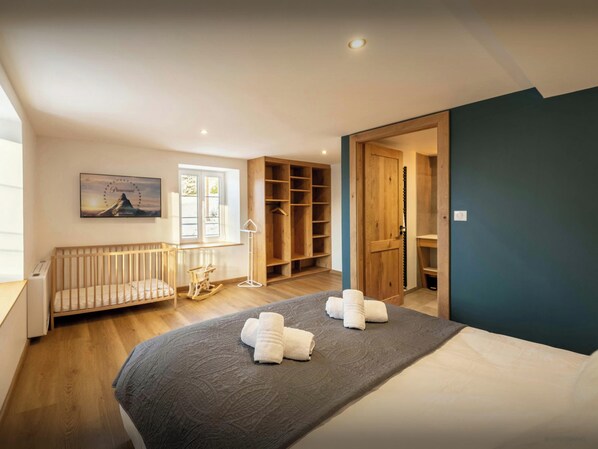 4 Schlafzimmer, Bügeleisen/Bügelbrett, WLAN, Bettwäsche