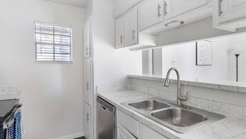 Apartment (1 Bedroom) | Private kitchen | Fridge, microwave, oven, stovetop