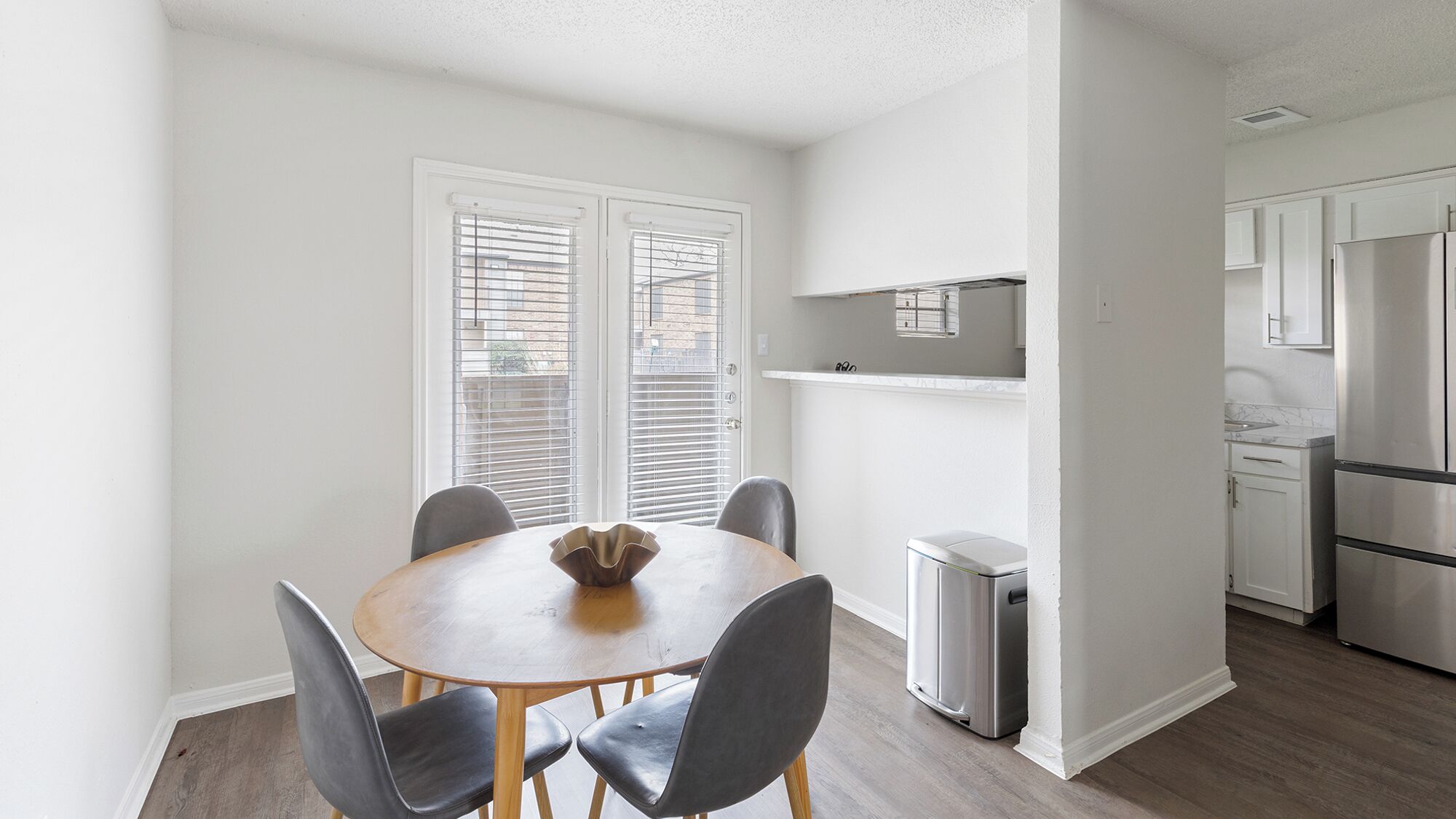 Apartment (2 Bedrooms) | Dining room