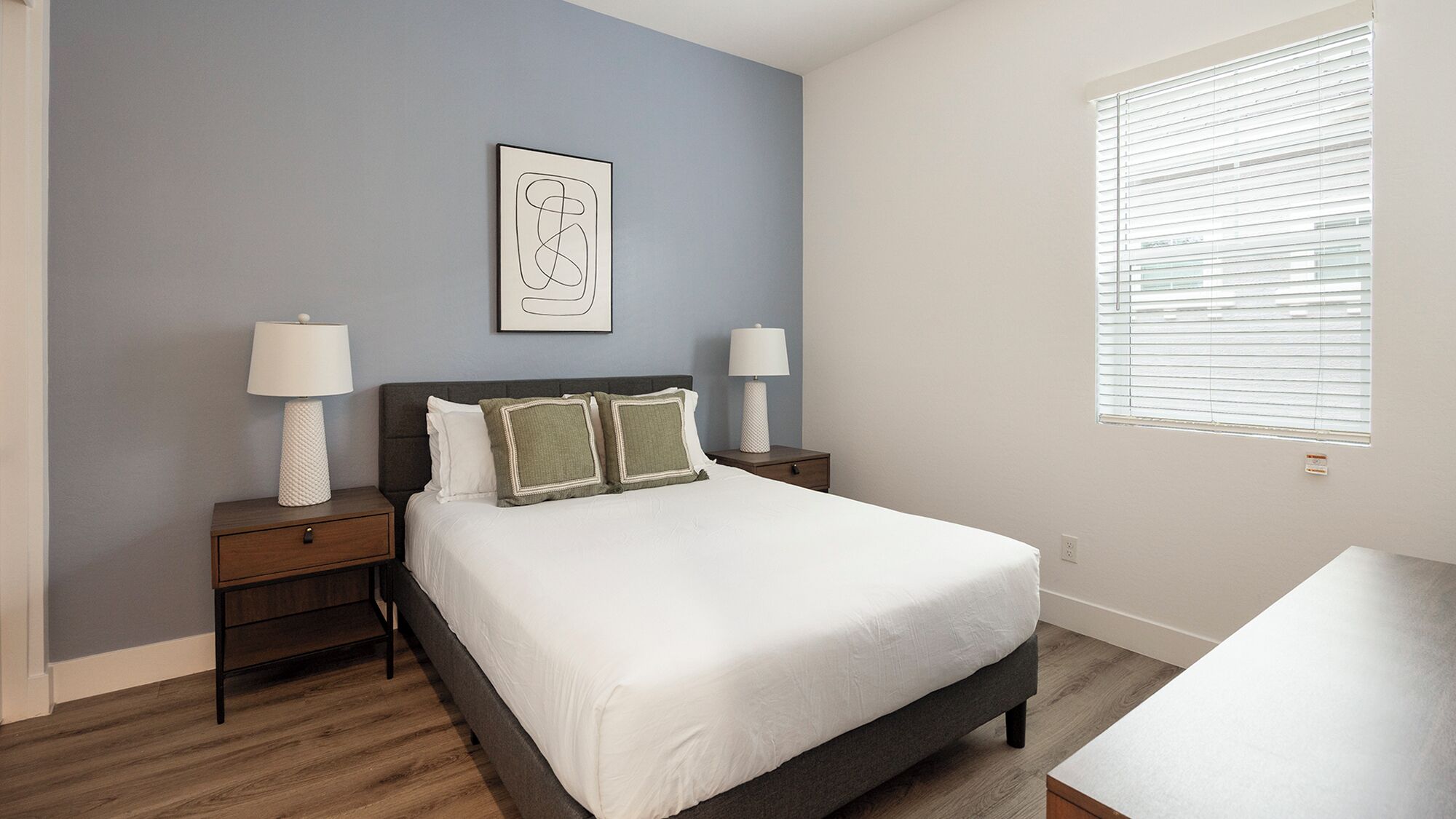 公寓 (2 Bedrooms) | 1 多间卧室、特色装修、特色家居、熨斗/熨衣板