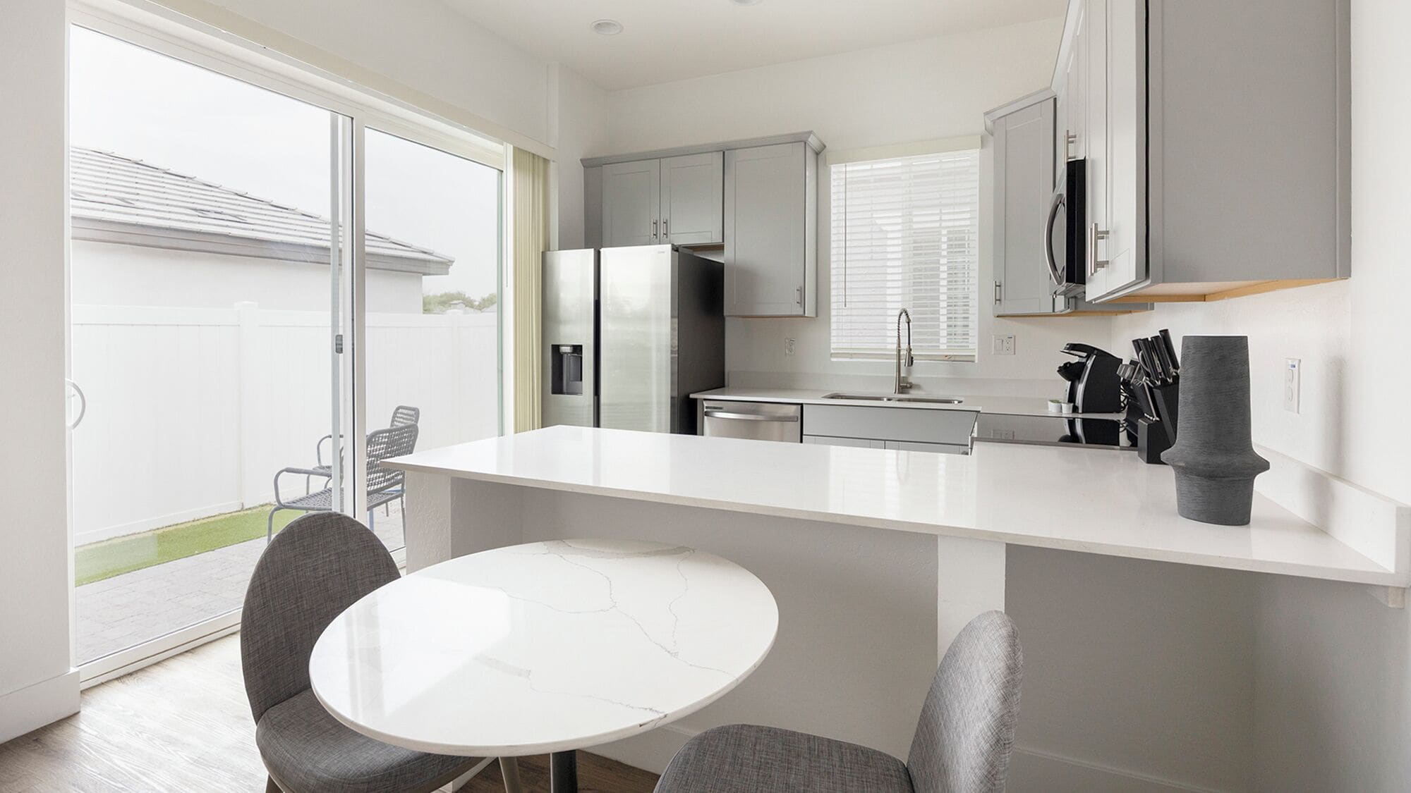 Appartement (2 Bedrooms) | Cuisine privée | Réfrigérateur, cafetière/bouilloire