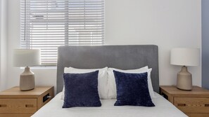Apartment (2 Bedrooms) | 1 bedroom, individually decorated, individually furnished, desk