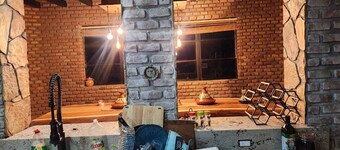 7 BR / 6 BA Famuily Compound on 100 Hectare Ranch!