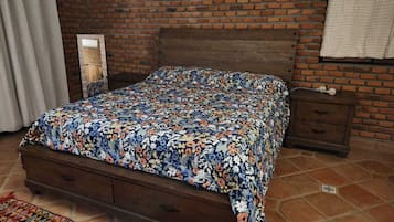 Iron/ironing board, Internet, bed sheets