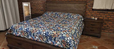 Fer et planche Ă repasser, accĂšs Internet, draps fournis