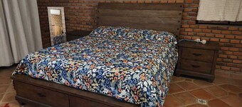 7 BR / 6 BA Famuily Compound on 100 Hectare Ranch!