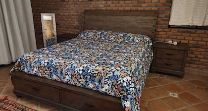 7 BR / 6 BA Famuily Compound on 100 Hectare Ranch!