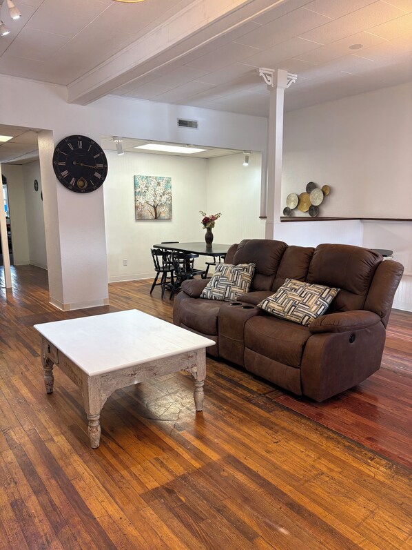 Living area - Fabulous 1-bedroom apartment in Fairfield perfect for your getaway (Fairfield)