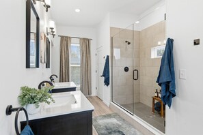 Hair dryer, towels - Luxury STL Oasis: Sauna, Fire pit, Hot Tub & Games (St. Louis)