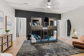 5 bedrooms, desk, iron/ironing board, travel cot