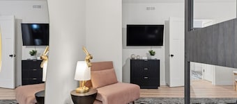 Luxury STL Oasis: Sauna, Fire pit, Hot Tub & Games