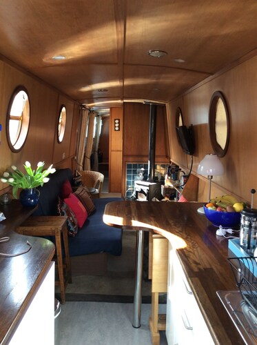 Cosy Narrowboat in Central London in The Pool of Little Venice.