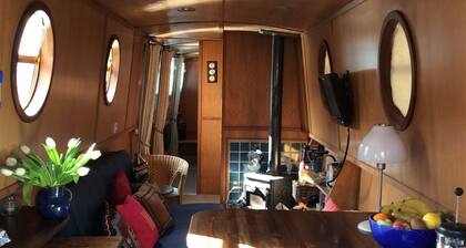 Cosy Narrowboat in Central London in The Pool of Little Venice.