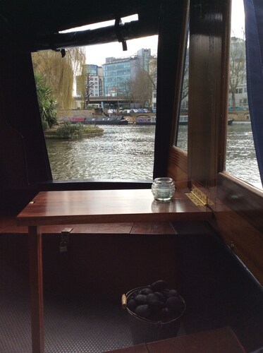 Cosy Narrowboat in Central London in The Pool of Little Venice.