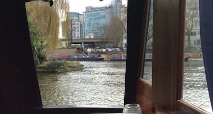 Cosy Narrowboat in Central London in The Pool of Little Venice.