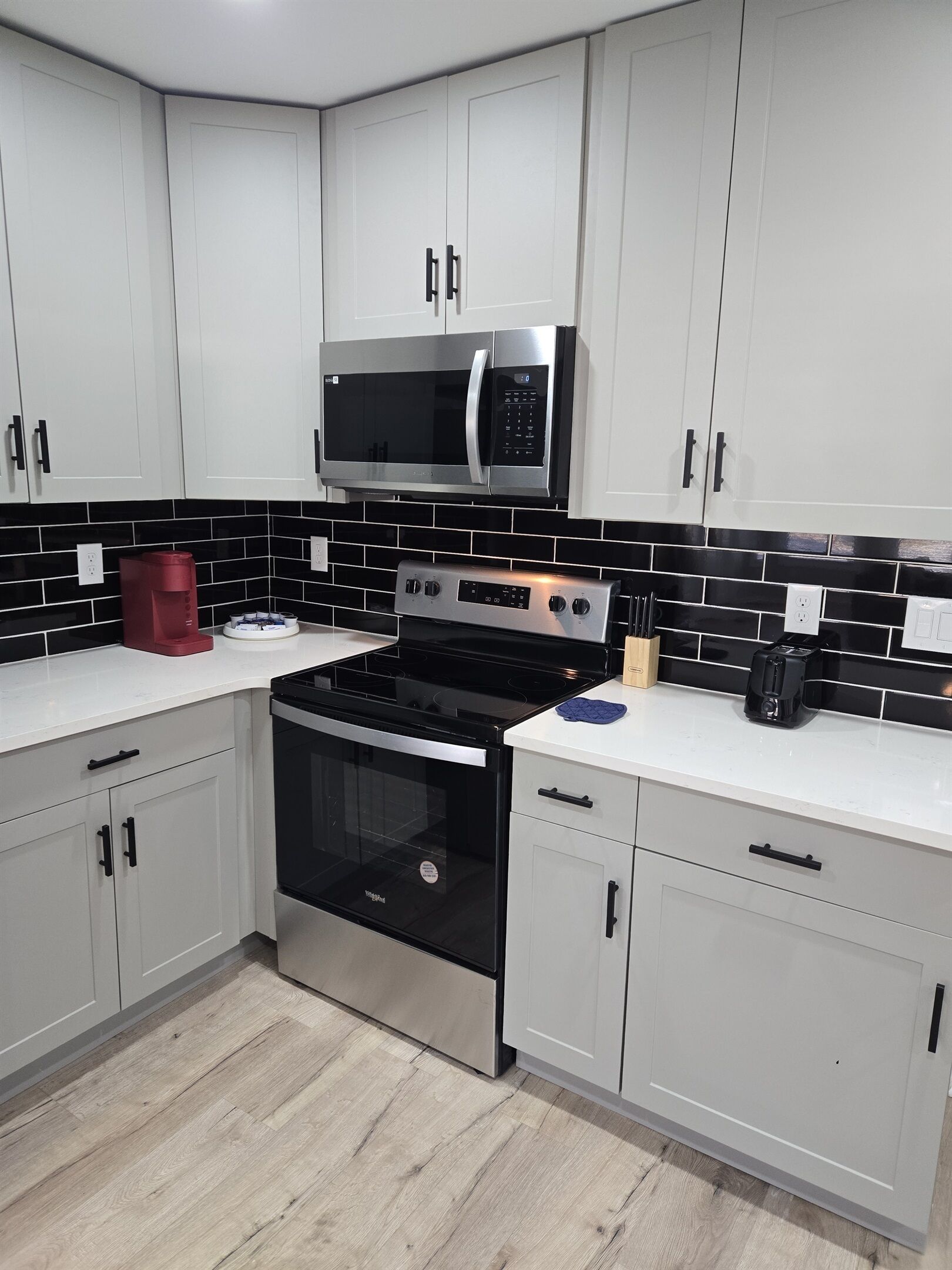 雪櫃、微波爐、焗爐、爐具