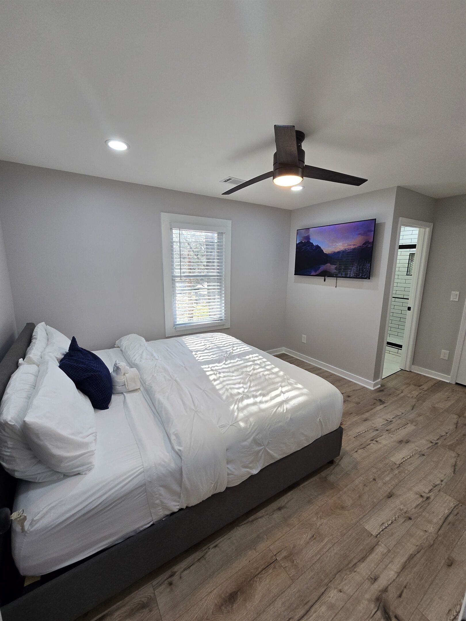 Una scrivania, ferro/asse da stiro, culla da viaggio, Wi-Fi gratuito