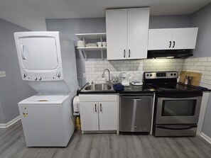 Fridge, oven, stovetop, dishwasher