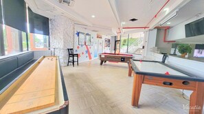 Games room - Terrific hotel suites in Fort Lauderdale with fitness room and AC (Fort Lauderdale)