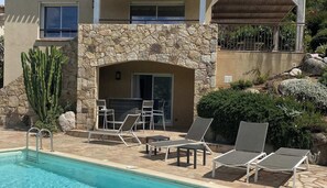 A heated pool - Villa "Ô Bord de Mer (Conca)