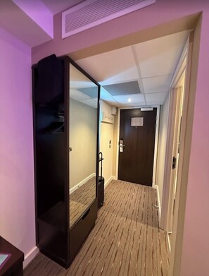 Interior - Hotel Room with view of canal in Paddington Basin, Central London (London)
