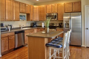 Fridge, microwave, dishwasher, coffee/tea maker