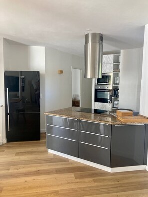 Fridge, oven, toaster, cookware/dishes/utensils - La Bastide 820 - Moliets (MOLIETS ET MAA)