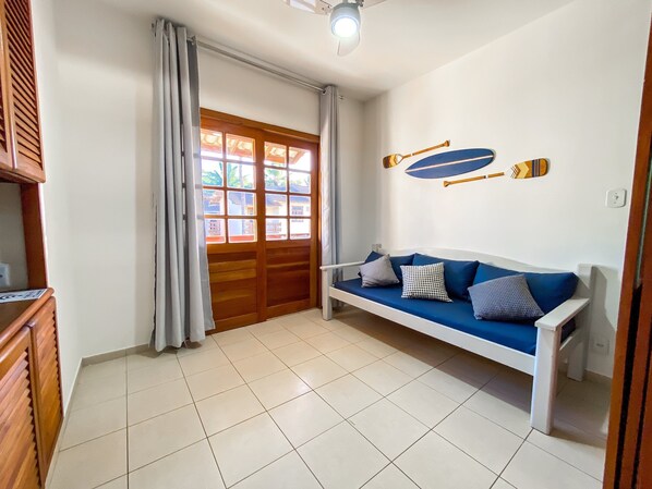 Apartment | Living area | Flat-screen TV - Condomíno American Praia  (Porto Seguro)